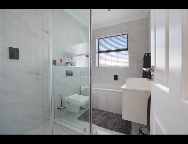 4 BEDROOM HOUSE FOR SALE IN SANDOWN